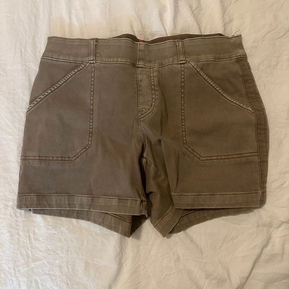 Spanx Stretch Twill Shorts, 4" in Cedar / M - Picture 1 of 3